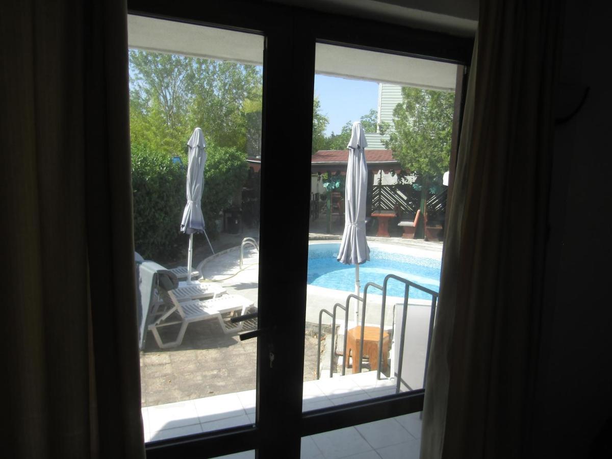Hostel Papagal Varna Exteriör bild