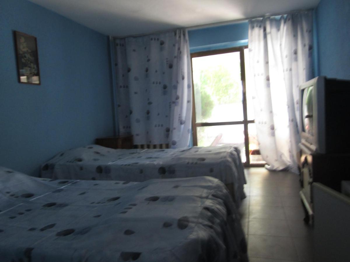 Hostel Papagal Varna Exteriör bild