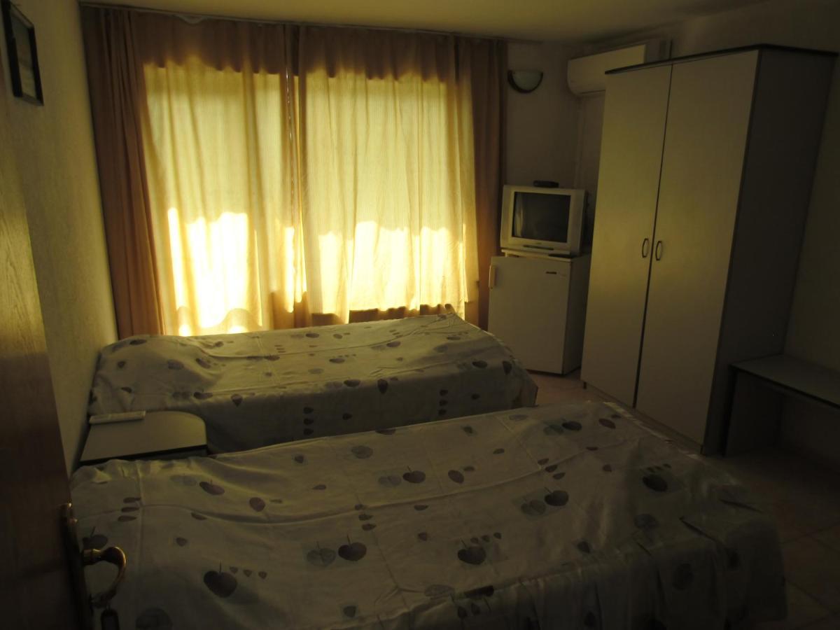 Hostel Papagal Varna Exteriör bild