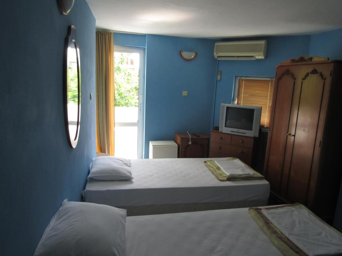Hostel Papagal Varna Exteriör bild