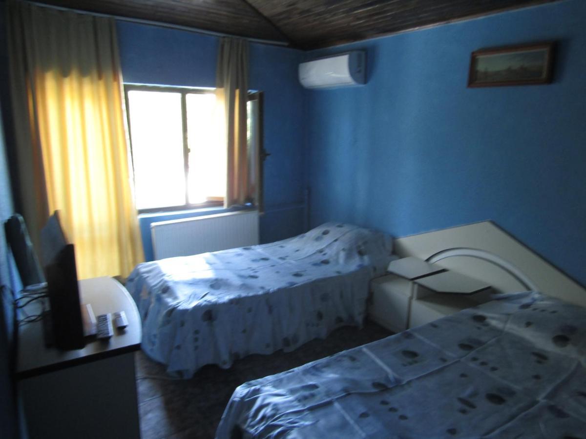 Hostel Papagal Varna Exteriör bild