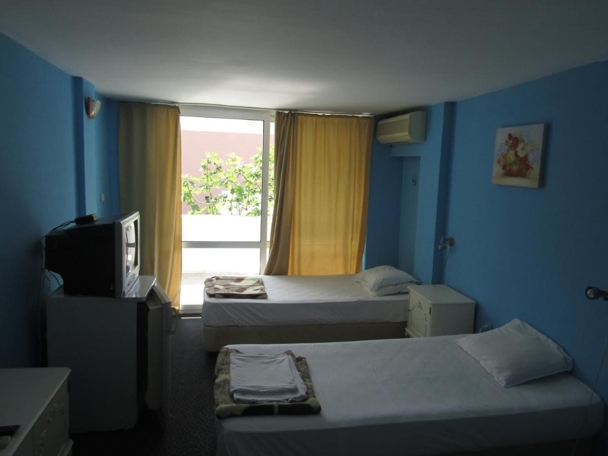 Hostel Papagal Varna Exteriör bild