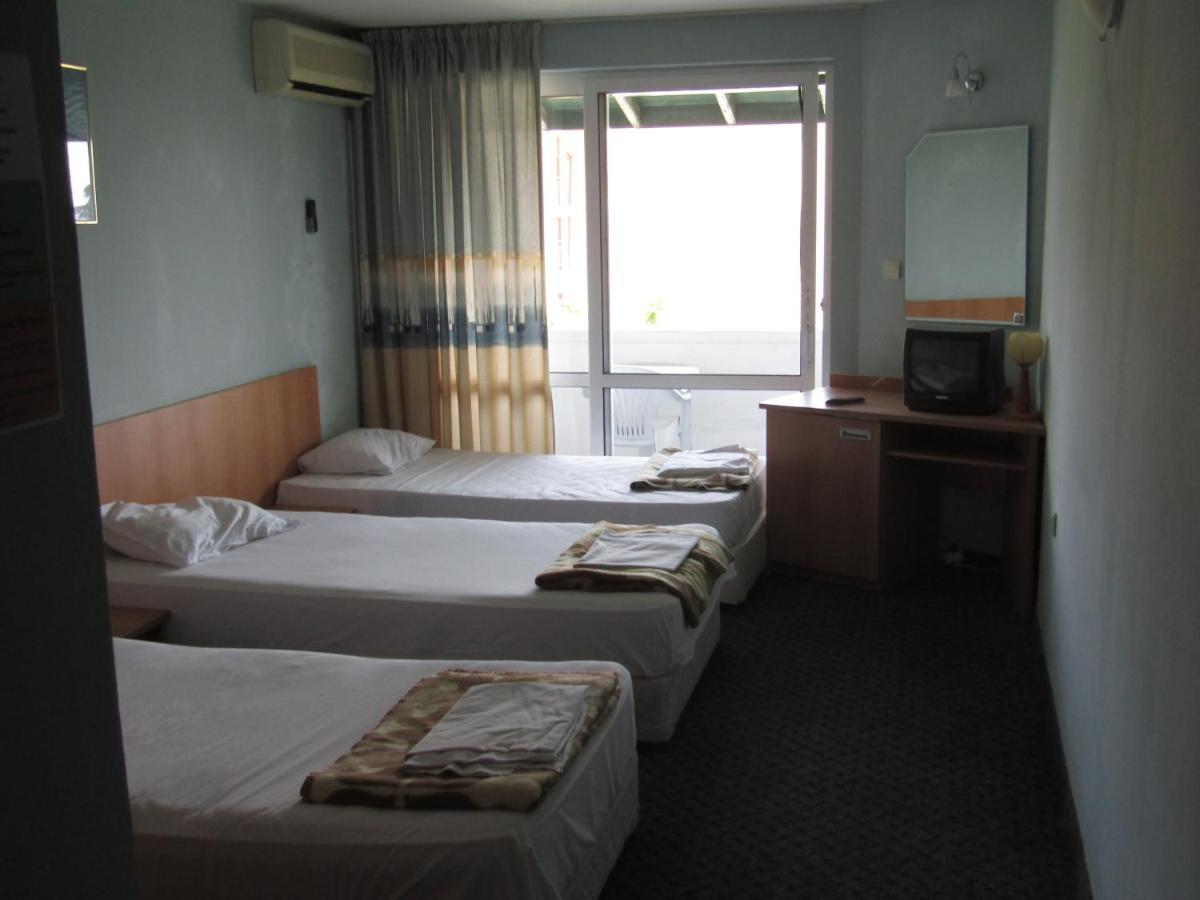 Hostel Papagal Varna Exteriör bild