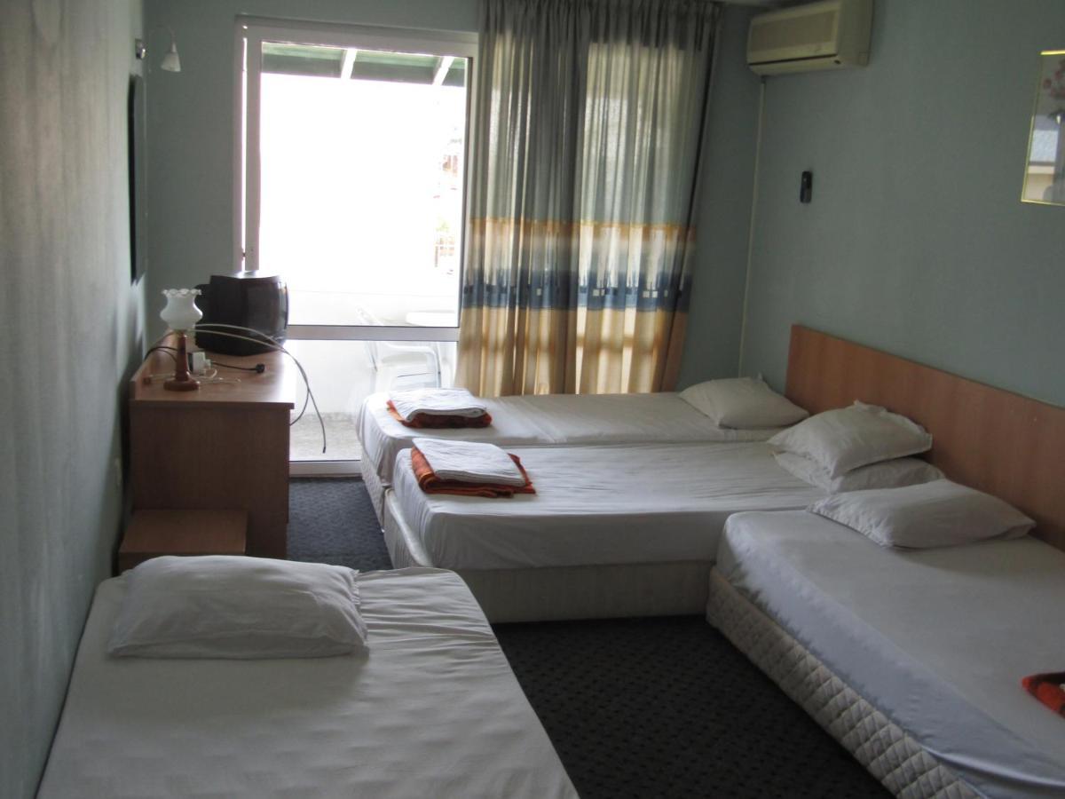 Hostel Papagal Varna Exteriör bild