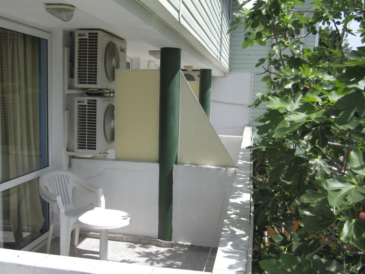 Hostel Papagal Varna Exteriör bild