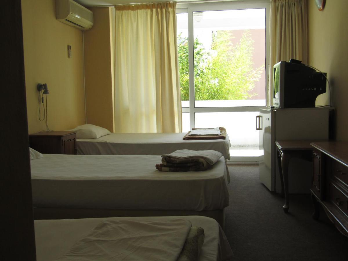 Hostel Papagal Varna Exteriör bild