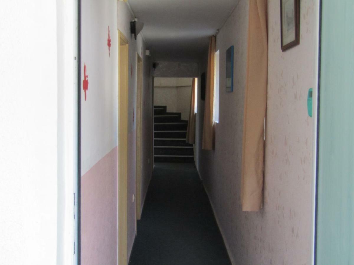 Hostel Papagal Varna Exteriör bild