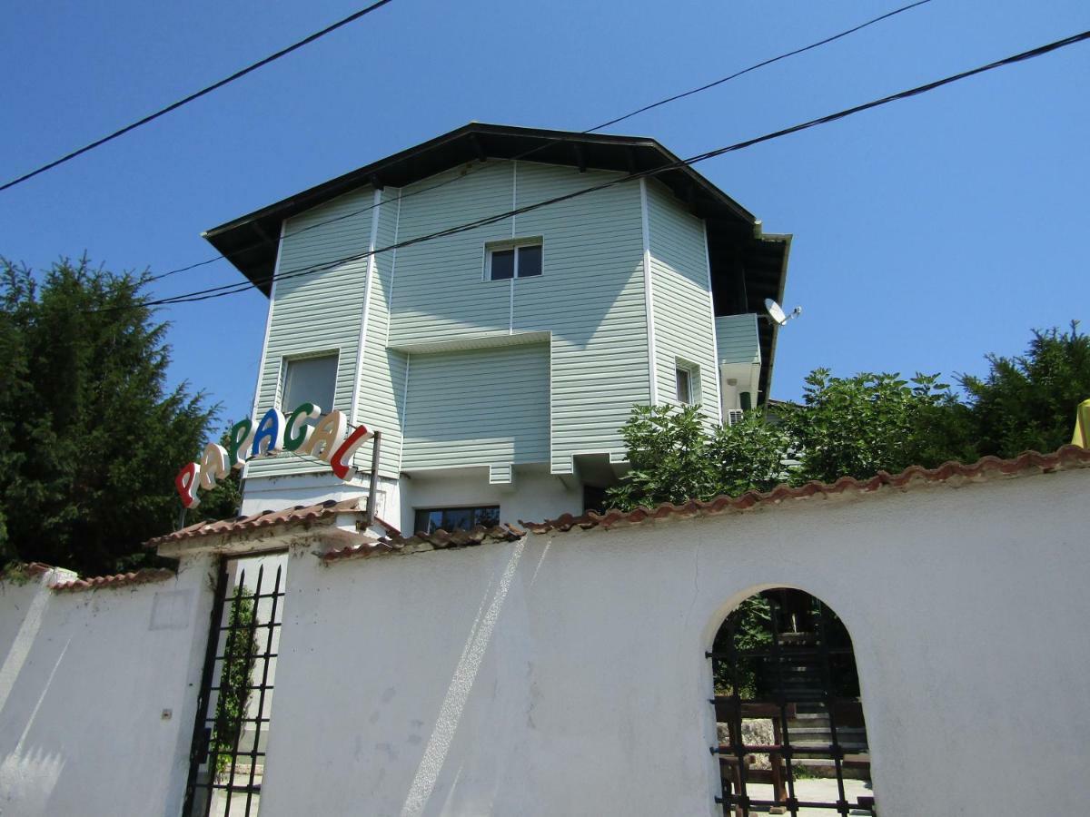 Hostel Papagal Varna Exteriör bild