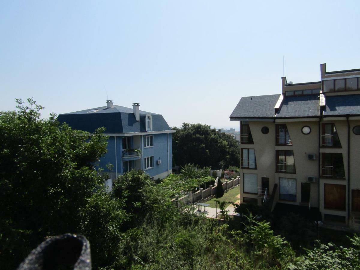 Hostel Papagal Varna Exteriör bild