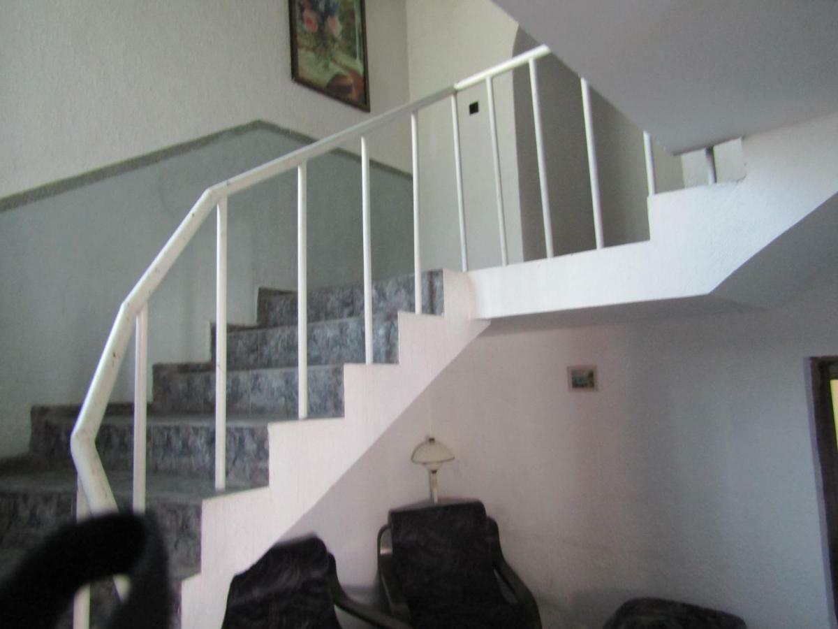 Hostel Papagal Varna Exteriör bild