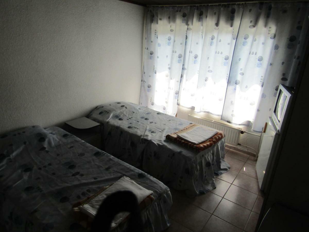 Hostel Papagal Varna Exteriör bild