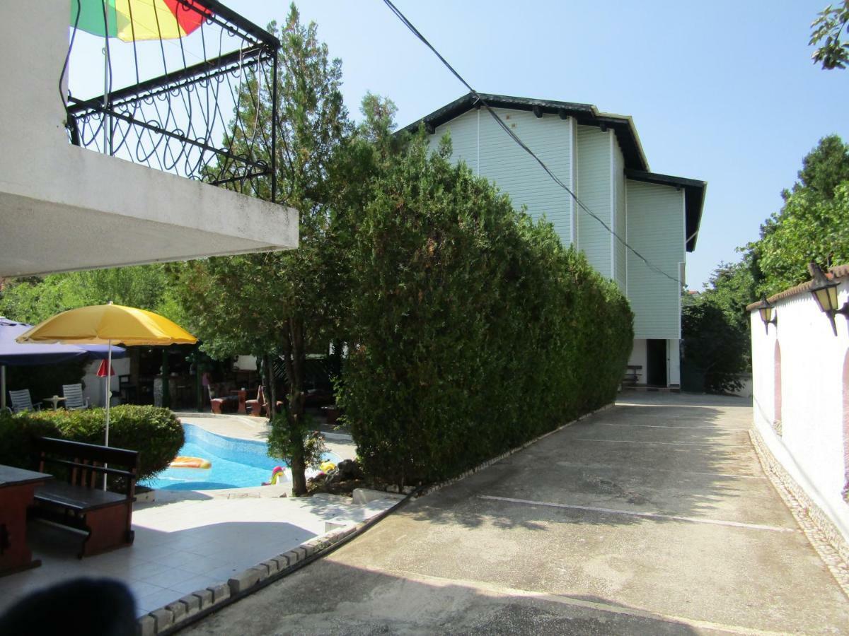 Hostel Papagal Varna Exteriör bild