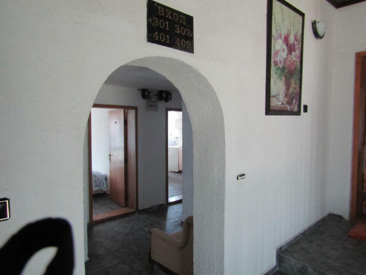 Hostel Papagal Varna Exteriör bild