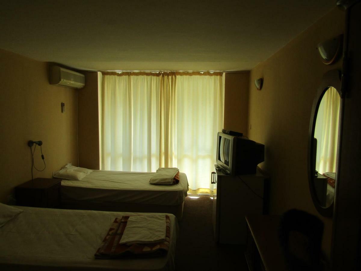 Hostel Papagal Varna Exteriör bild
