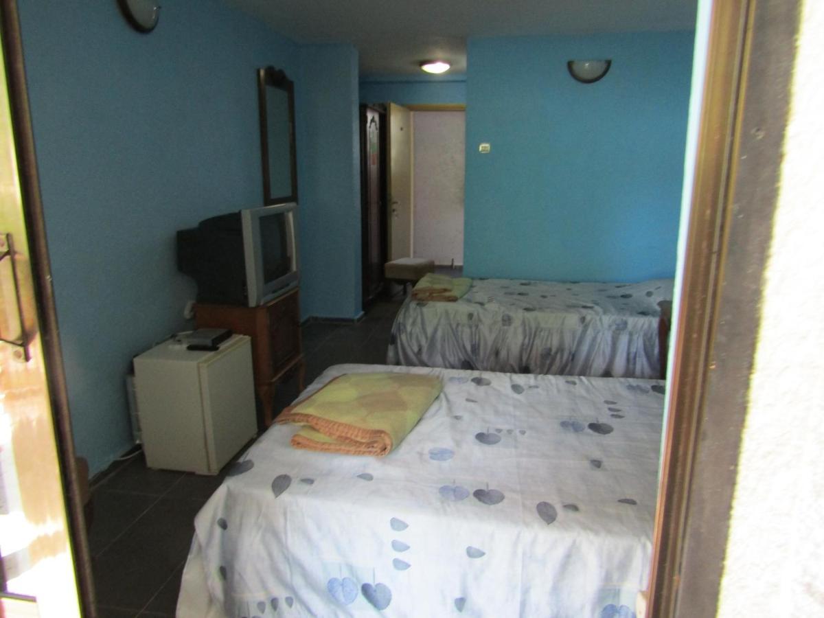 Hostel Papagal Varna Exteriör bild