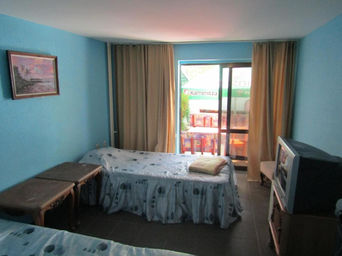 Hostel Papagal Varna Exteriör bild