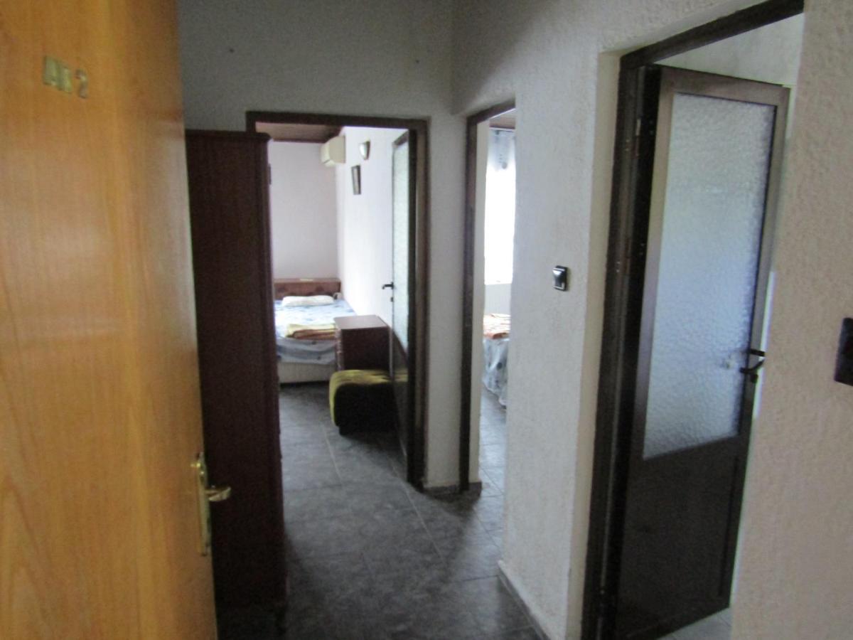 Hostel Papagal Varna Exteriör bild